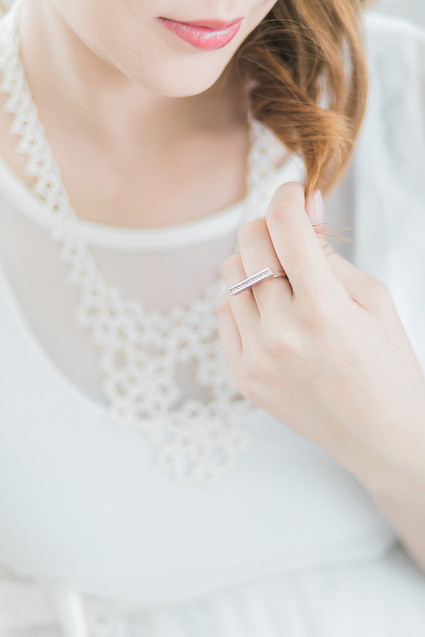 elegant, feminine styled maternity photos