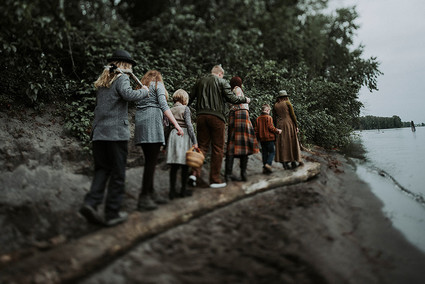 Wooded family photos in Portland