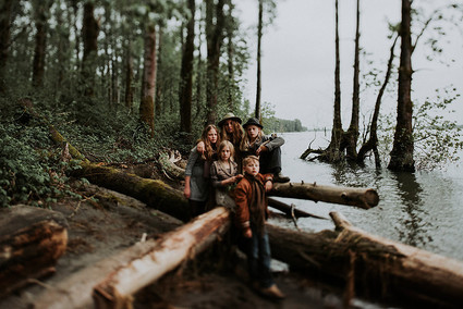 Wooded family photos in Portland