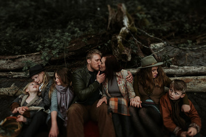 Wooded family photos in Portland