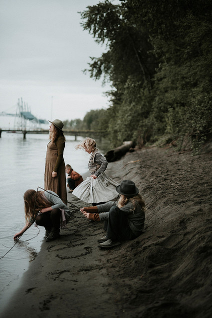 Wooded family photos in Portland