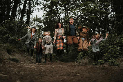 Wooded family photos in Portland