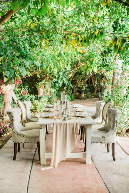 romantic neutral tablescape