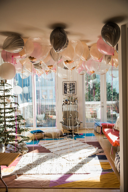 pink and white balloons