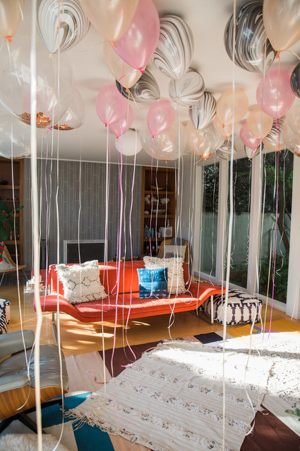 pink and white balloons