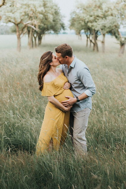 Late summer maternity photos in Germany
