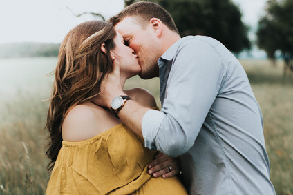 Late summer maternity photos in Germany