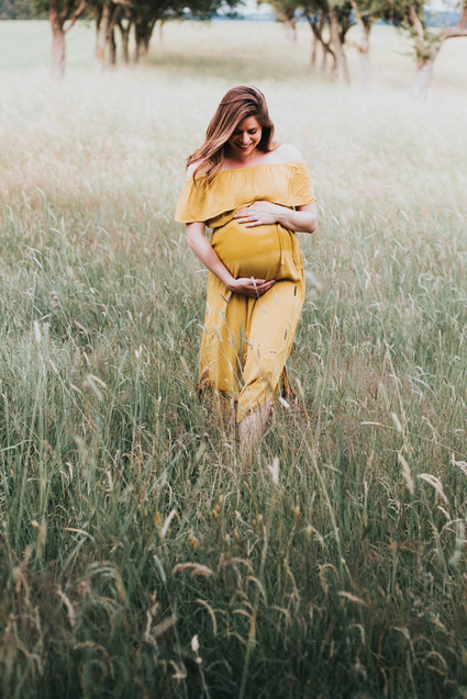 Late summer maternity photos in Germany