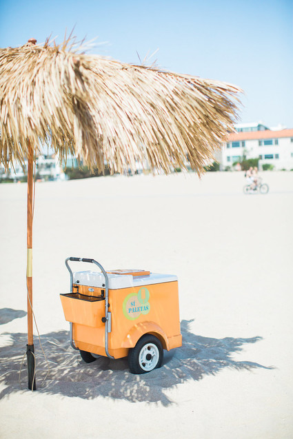 Si Paletas and Bob Gail umbrella rental
