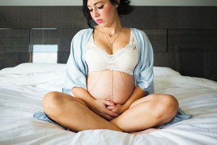 Intimate maternity photos