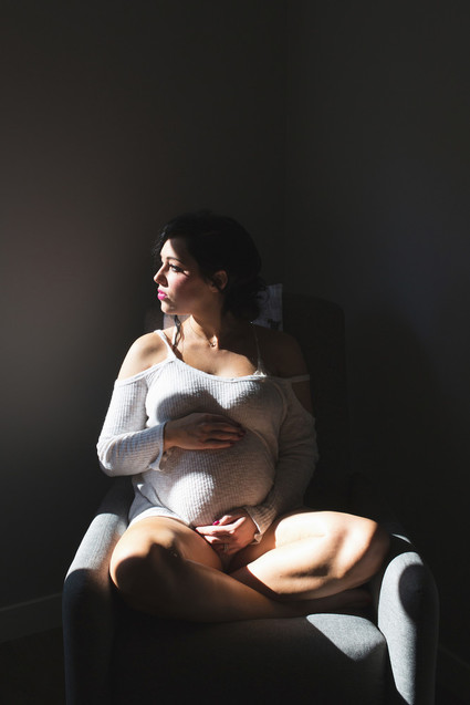 Intimate maternity photos