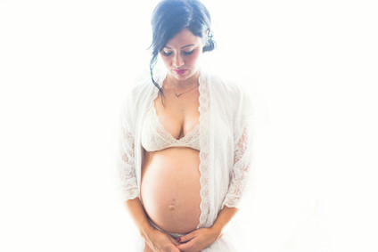 Intimate maternity photos