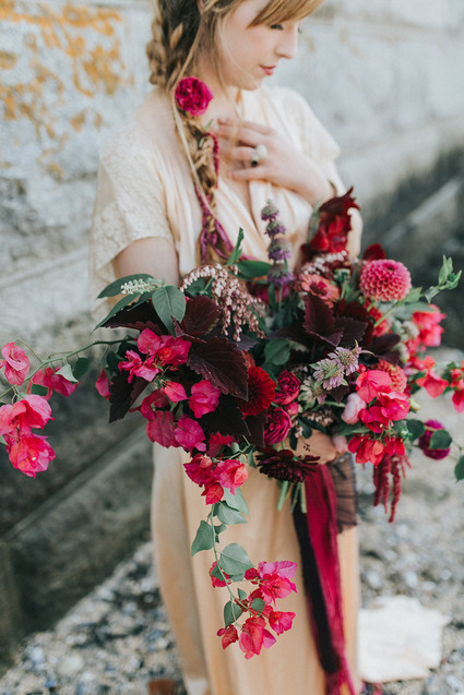 Dramatic fall wedding bouquet