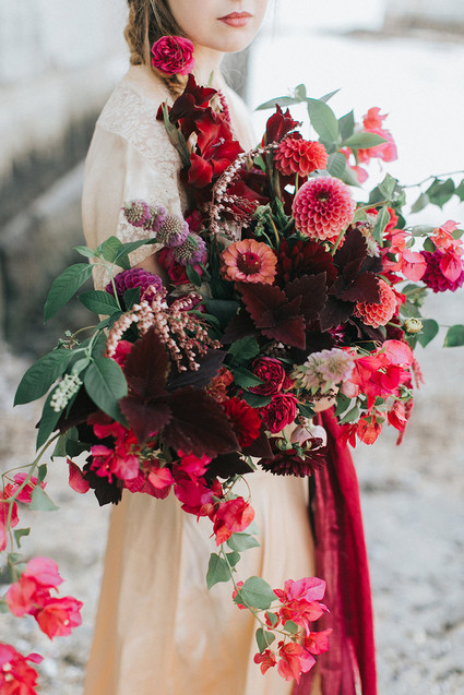 Dramatic fall wedding bouquet
