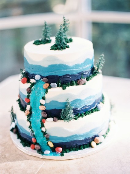 skiing groom's cake