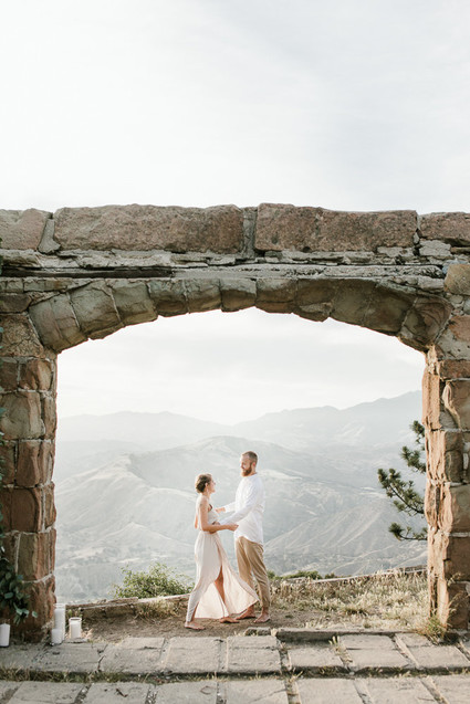 minimal earthy elopement at Knapp's Castle