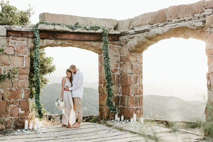 minimal earthy elopement at Knapp's Castle