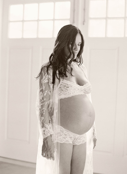 Amanda's maternity photos by Elizabeth Messina