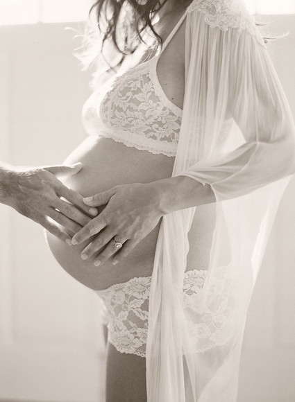Amanda's maternity photos by Elizabeth Messina