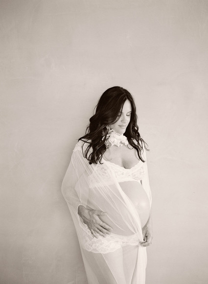 Amanda's maternity photos by Elizabeth Messina