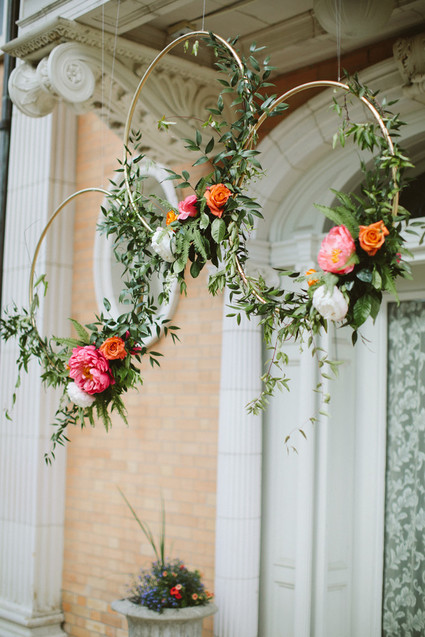 floral hoops for wedding decor