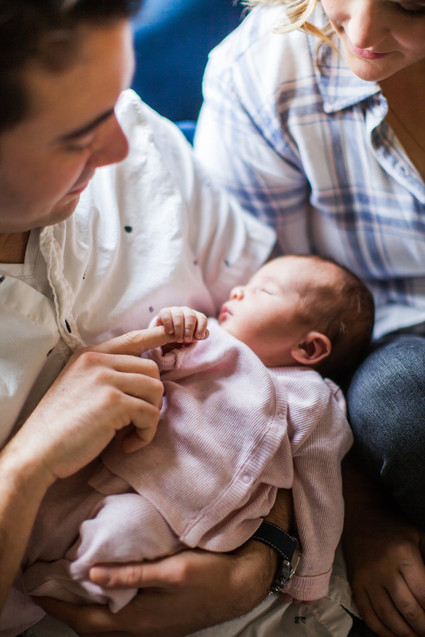 lifestyle newborn photos in Los Angeles