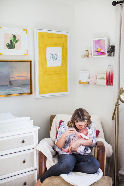 lifestyle newborn photos in Los Angeles