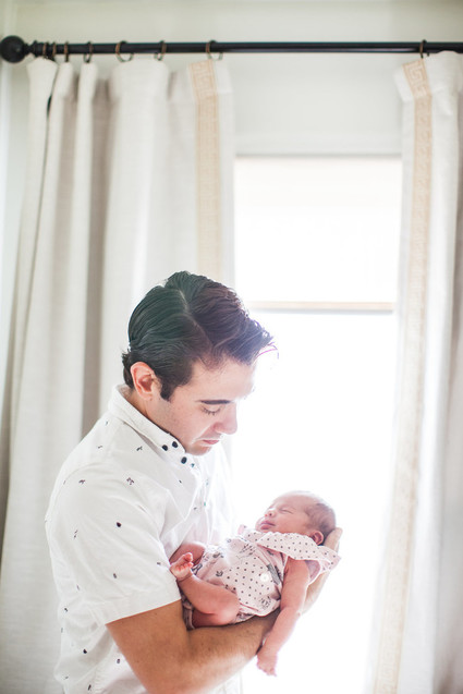lifestyle newborn photos in Los Angeles