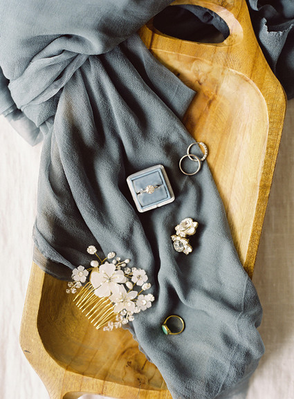 Vintage botanical wedding at Puakea Ranch in Hawaii
