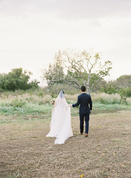 Vintage botanical wedding at Puakea Ranch in Hawaii