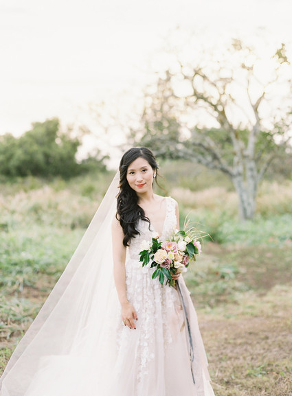 Vintage botanical wedding at Puakea Ranch in Hawaii
