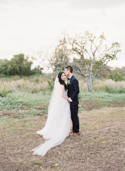 Vintage botanical wedding at Puakea Ranch in Hawaii