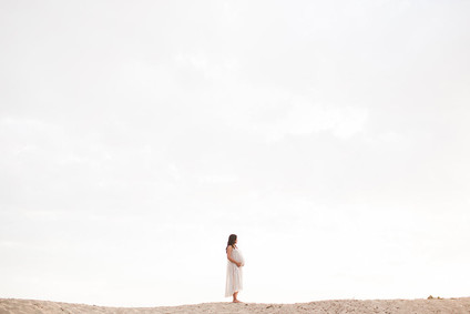 beachside maternity photos