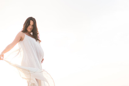 beachside maternity photos