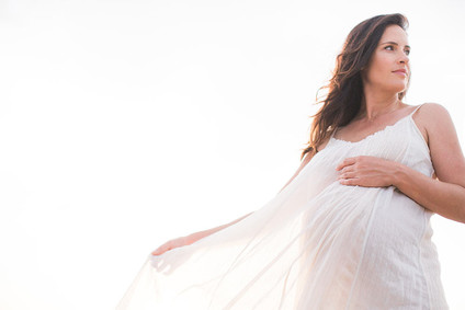 beachside maternity photos