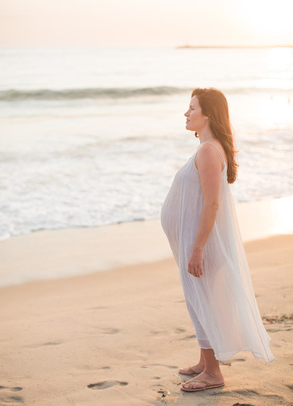 beachside maternity photos