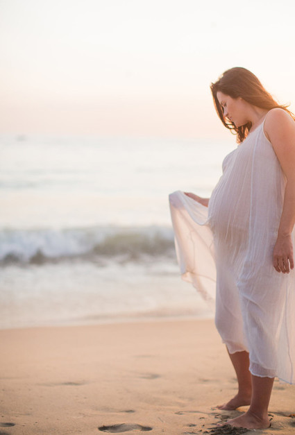 beachside maternity photos
