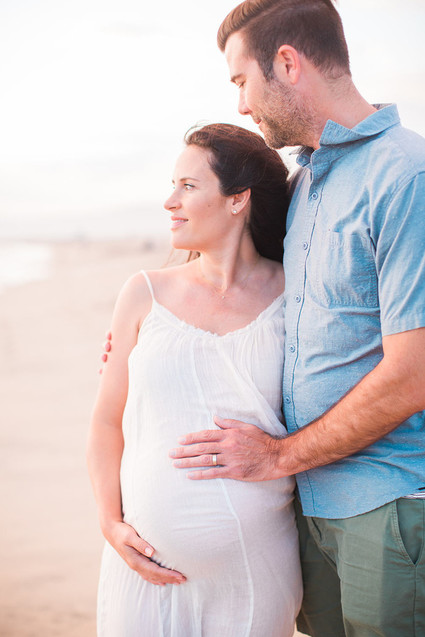 beachside maternity photos