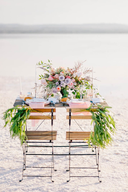 Fancy elopement inspiration at La Laguna Rosa de Torrevieja in Spain Inspiration