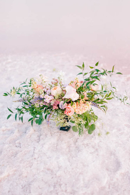 Fancy elopement inspiration at La Laguna Rosa de Torrevieja in Spain Inspiration