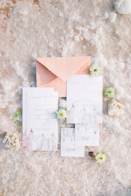 Fancy elopement inspiration at La Laguna Rosa de Torrevieja in Spain Inspiration