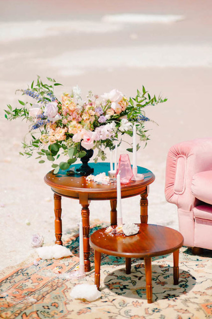 Fancy elopement inspiration at La Laguna Rosa de Torrevieja in Spain Inspiration
