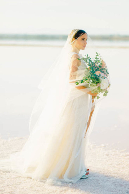 Fancy elopement inspiration at La Laguna Rosa de Torrevieja in Spain Inspiration