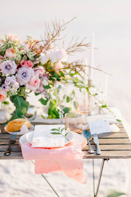 Fancy elopement inspiration at La Laguna Rosa de Torrevieja in Spain Inspiration