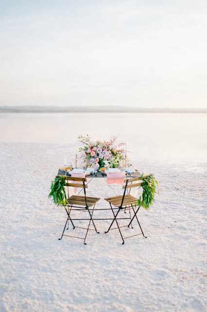 Fancy elopement inspiration at La Laguna Rosa de Torrevieja in Spain Inspiration
