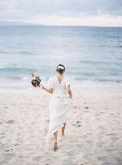 Coastal fall wedding ideas at the Steeple House in Maui