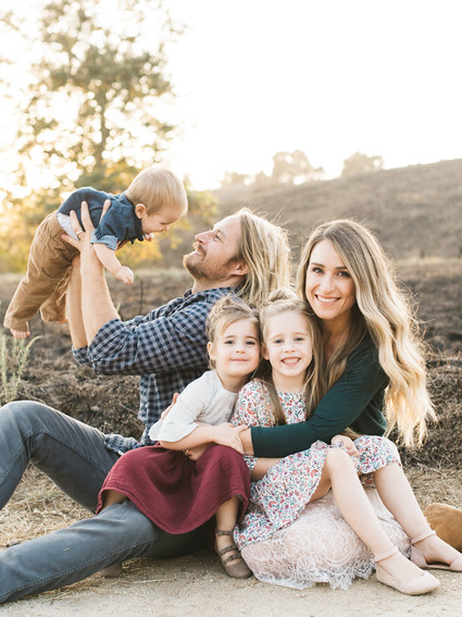 Natural light family photos by Elate Family on 100 Layer Cakelet Inspiration