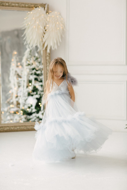 White and gold Christmas wonderland decor ideas