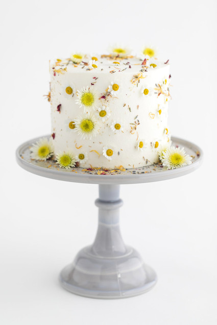 Edible flower wedding cake