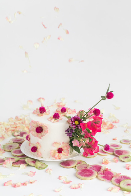 Edible flower wedding cake